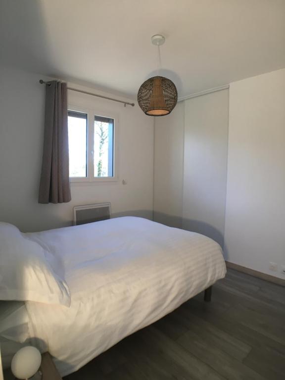 Tempat tidur dalam kamar di Hameau de Biscaye