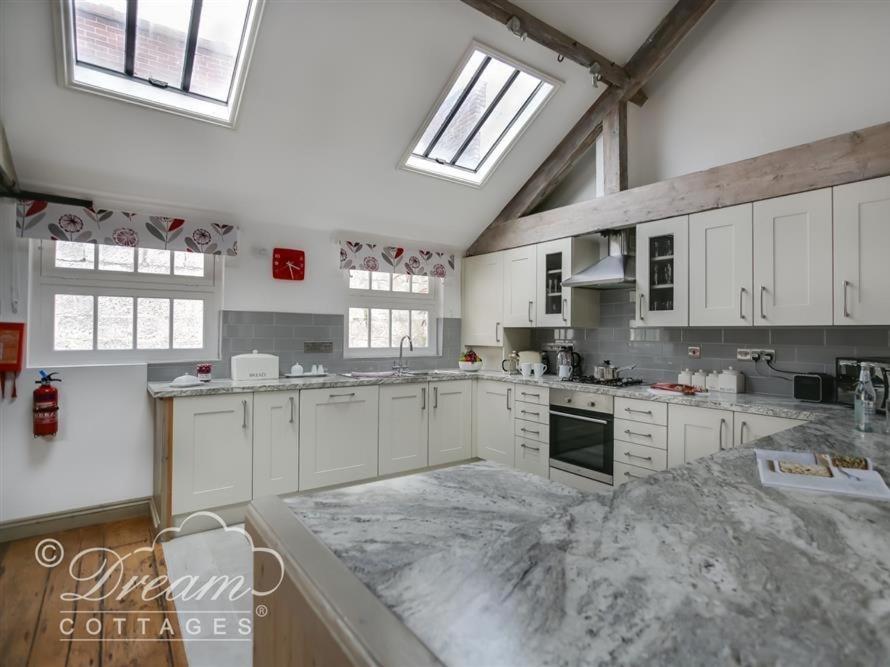 Køkken eller tekøkken på Upsidedown House