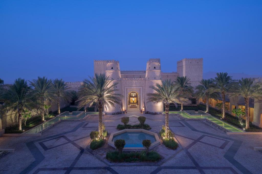 Zahrada ubytování Anantara Qasr al Sarab Desert Resort