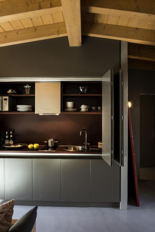 A kitchen or kitchenette at Vivere Suites & Rooms