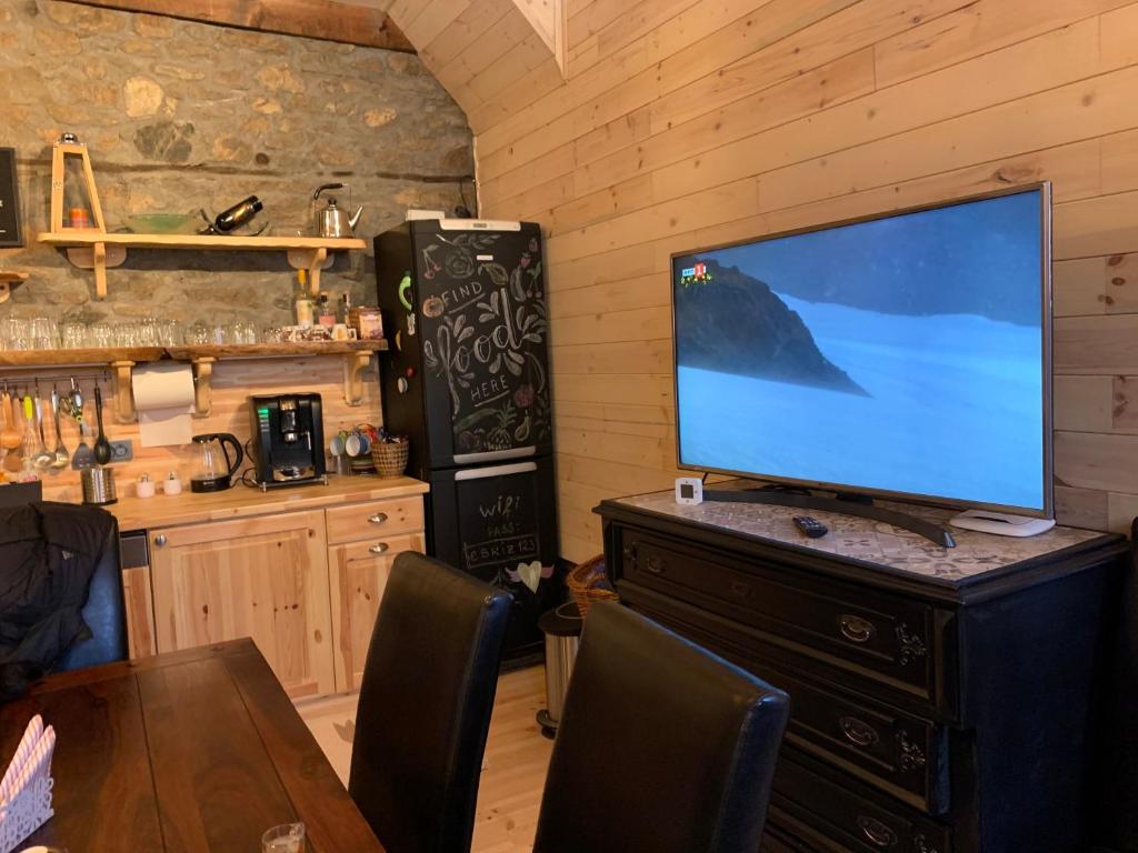 A television and/or entertainment centre at EskiZ - Our stone home