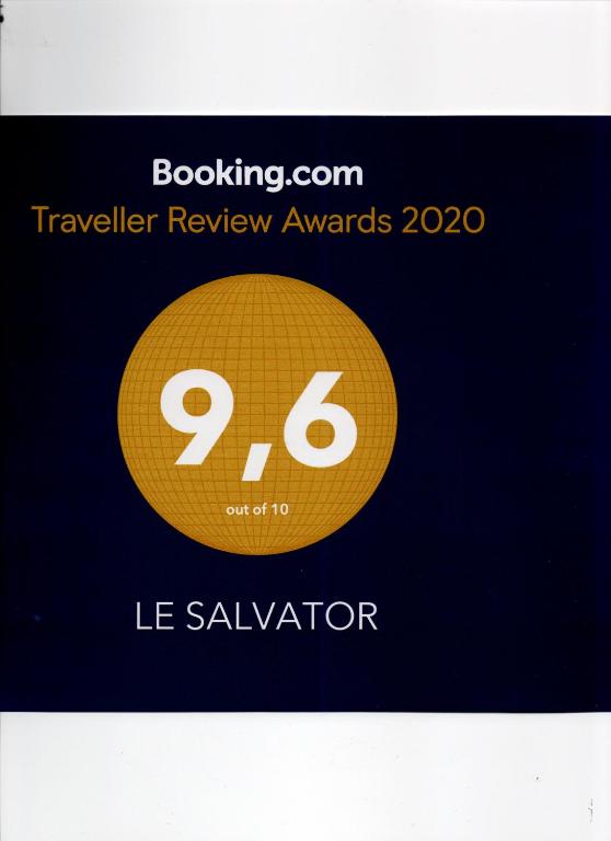 une photo d'un signe avec son numéro dans l'établissement Le Salvator, à Cannes