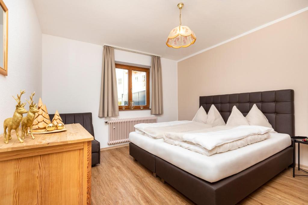 Posteľ alebo postele v izbe v ubytovaní Herzerl-Chalet Appartements