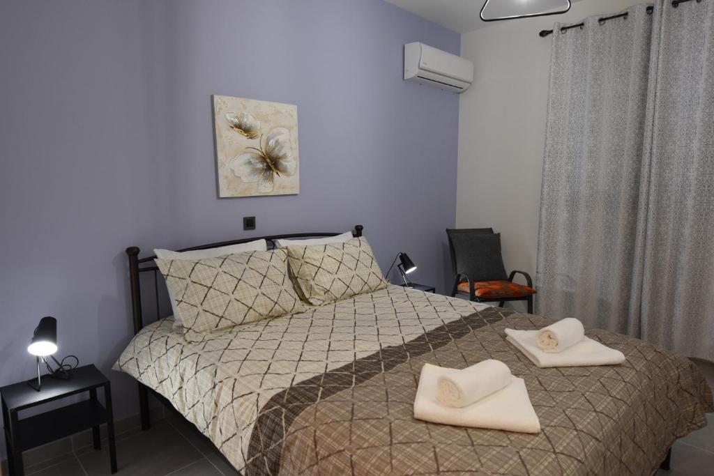 Postel nebo postele na pokoji v ubytování Katsaros - Elegant Home in Nafplio