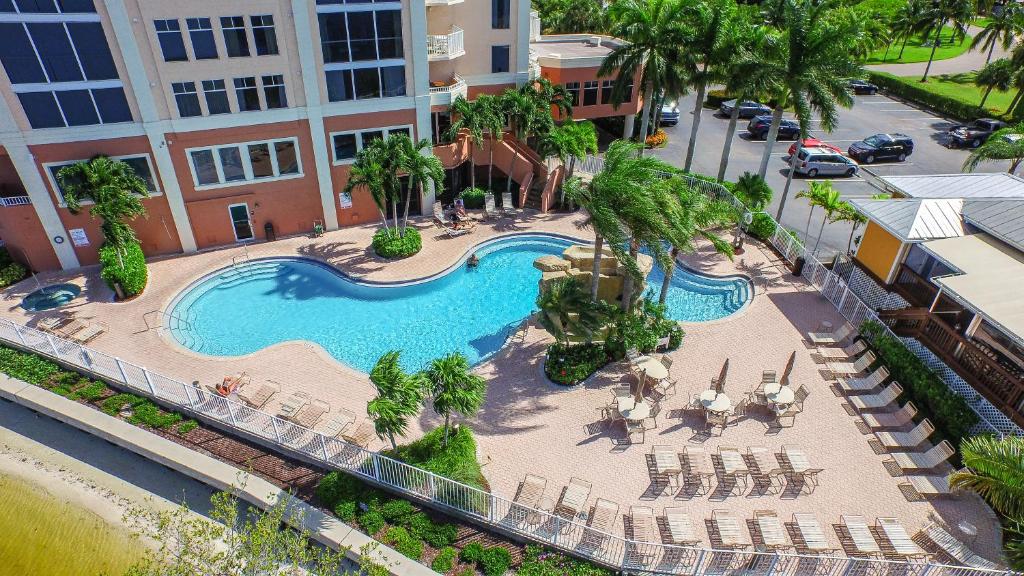 Фото Lovers Key Resort