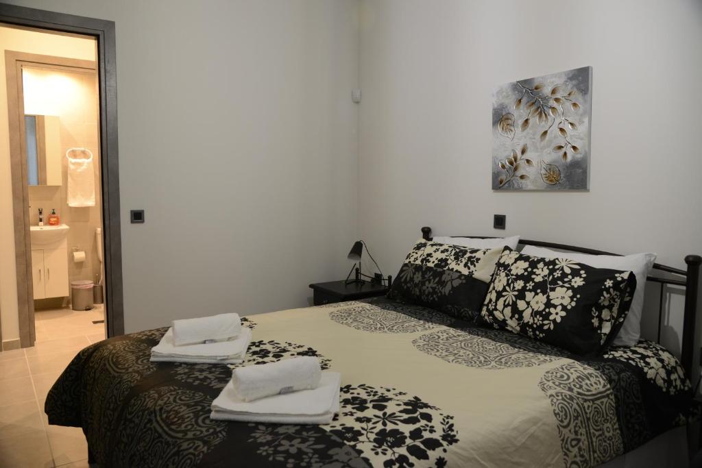 Postel nebo postele na pokoji v ubytování Katsaros - Elegant Home in Nafplio