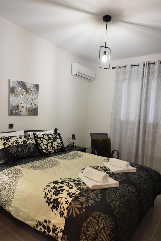 Postel nebo postele na pokoji v ubytování Katsaros - Elegant Home in Nafplio