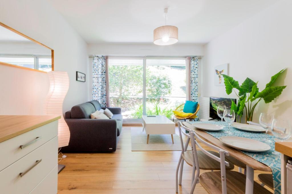 a kitchen and living room with a table and chairs at T2 Port de Vannes in Vannes