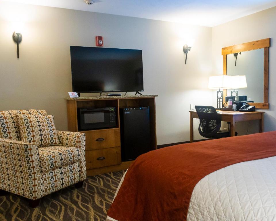 Sawtelle Mountain Resort - Deluxe King Room