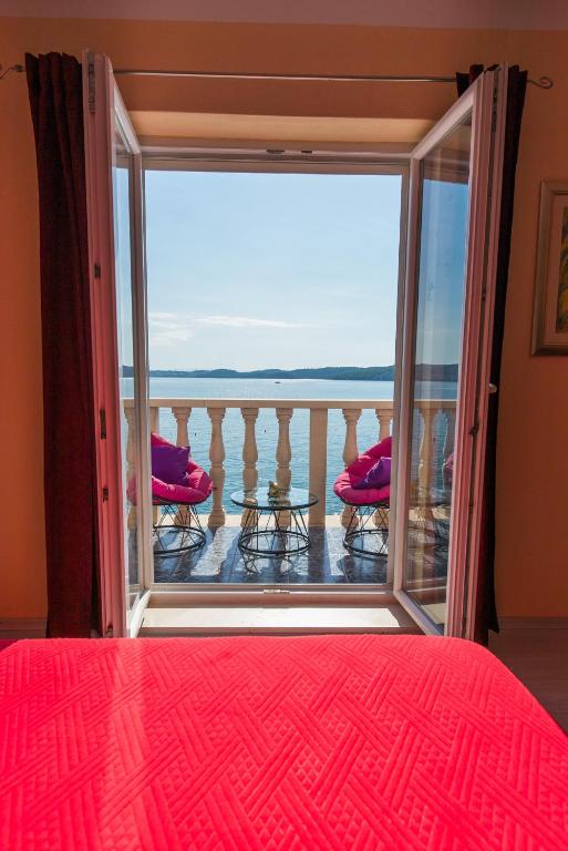 Marko Beachfront Apartments Seget Trogir - 海景两卧室公寓 - 带阳台