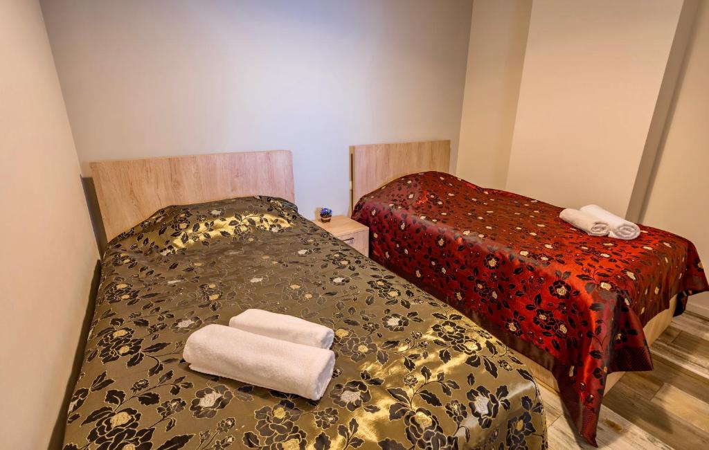 Postel nebo postele na pokoji v ubytování GVC 3-room 2-level apt New Gudauri