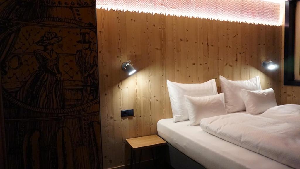 Postel nebo postele na pokoji v ubytování ARLBERGhome Komfort-Apartments & Privat-Sauna