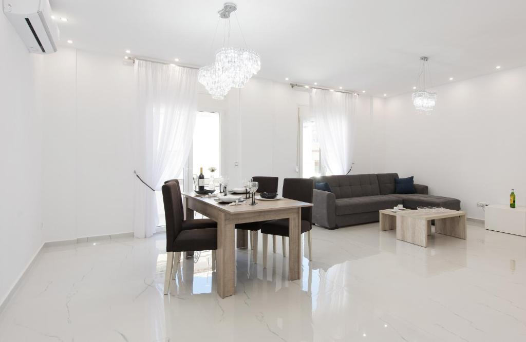 Posezení v ubytování Despina's Luxury apt downtown