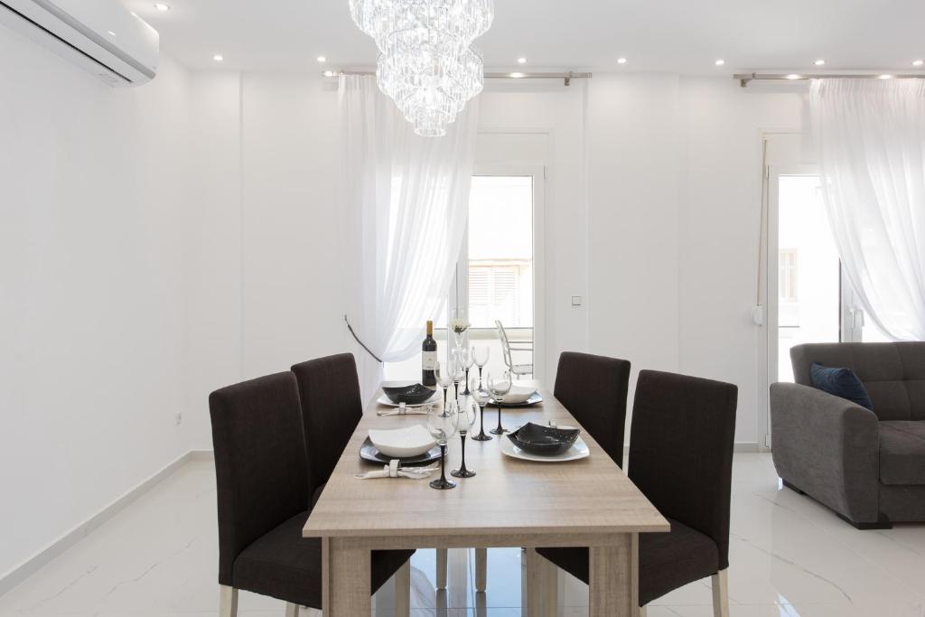 Posezení v ubytování Despina's Luxury apt downtown
