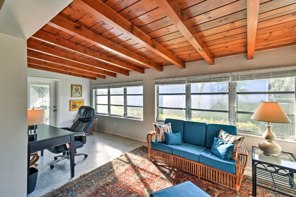 Mid-Century Modern Home 1 Mi to Nokomis Beach