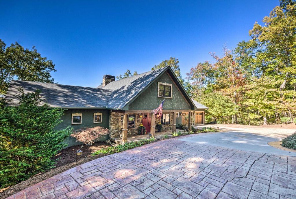 Huge MountainView Home 15 Mins to Asheville!, Black Mountain (updated