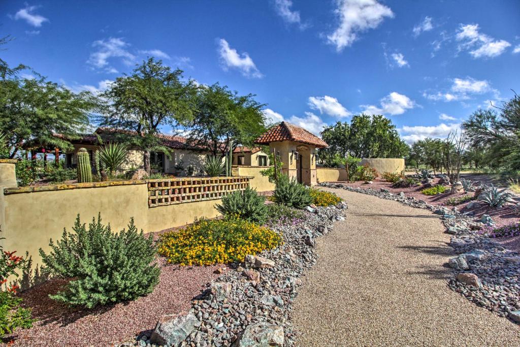Gallery image of Luxe Tucson Vineyard Home with Views and Fire Pit in Tucson
