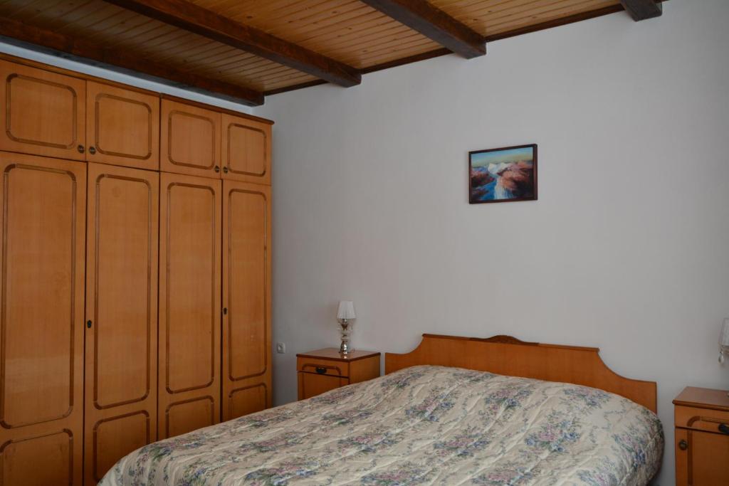 Postel nebo postele na pokoji v ubytování Котедж Соняшник