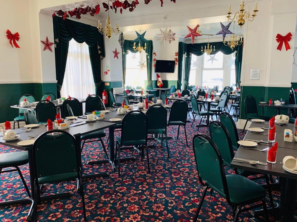 Four Oaks Hotel - Resim 44