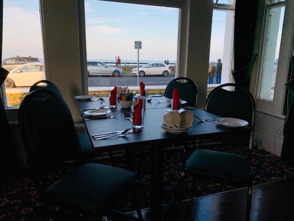 Four Oaks Hotel - Resim 40