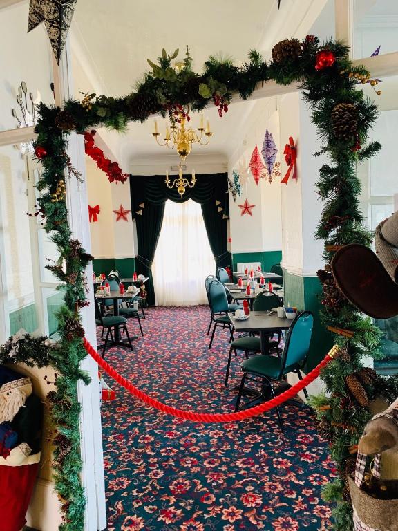 Four Oaks Hotel - Resim 42