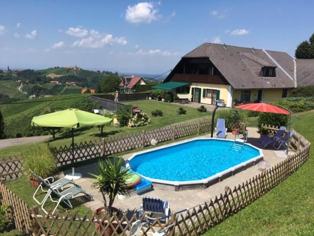 Bazén v ubytování Weingut Lambauer nebo v jeho okolí
