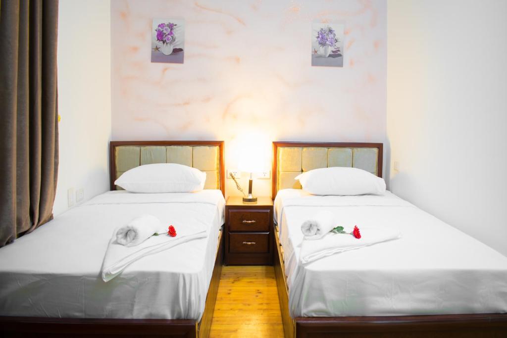 Postel nebo postele na pokoji v ubytování Golden Palace Hotel