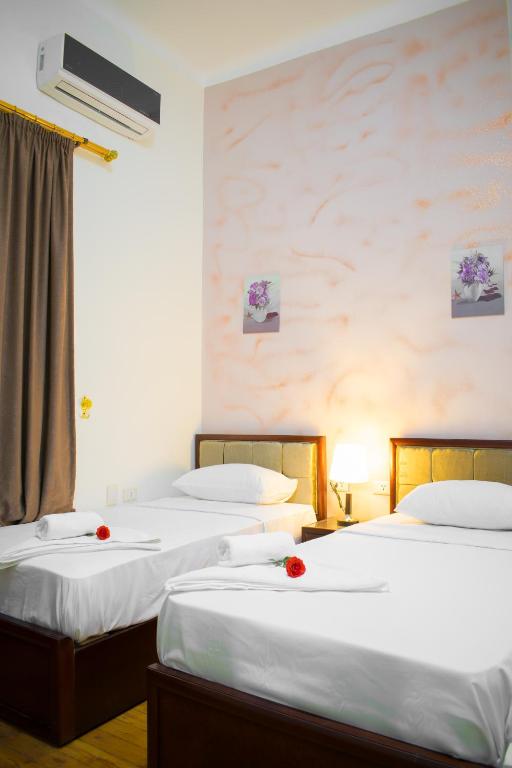 Postel nebo postele na pokoji v ubytování Golden Palace Hotel