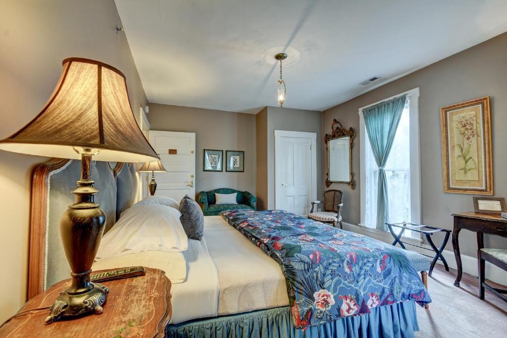 Prairie Guest House - Deluxe King Room