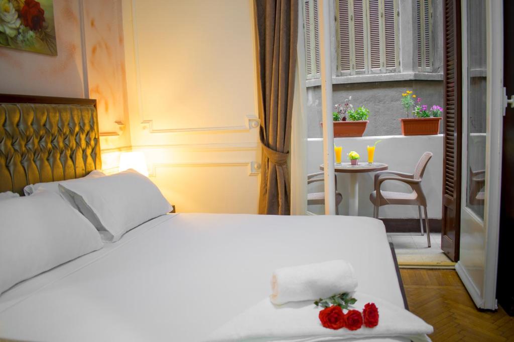 Postel nebo postele na pokoji v ubytování Golden Palace Hotel