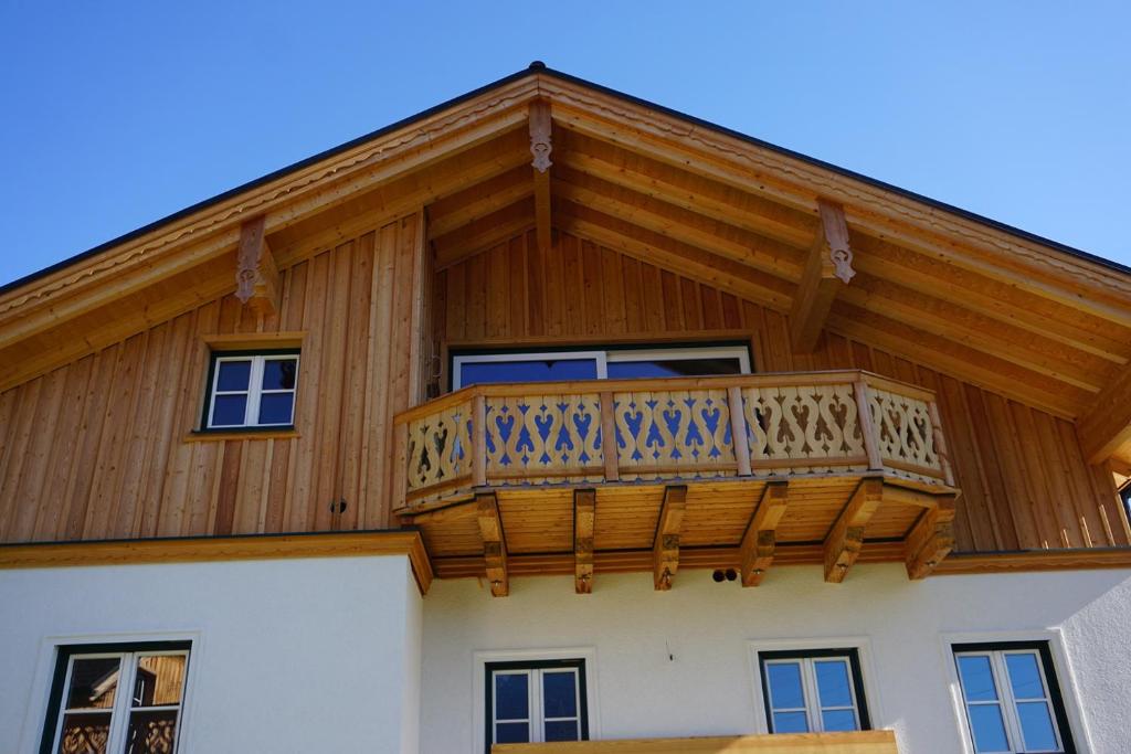 Casa de madera con balcón en Jagerdichtlgut, en Altaussee