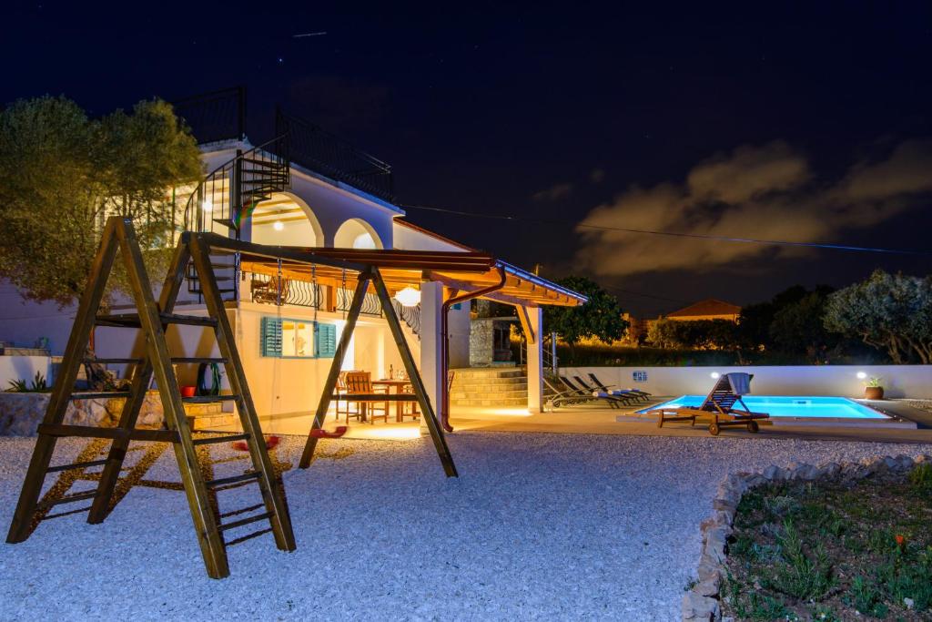 Bazén v ubytovaní Holiday home Trogir flower alebo v jeho blízkosti
