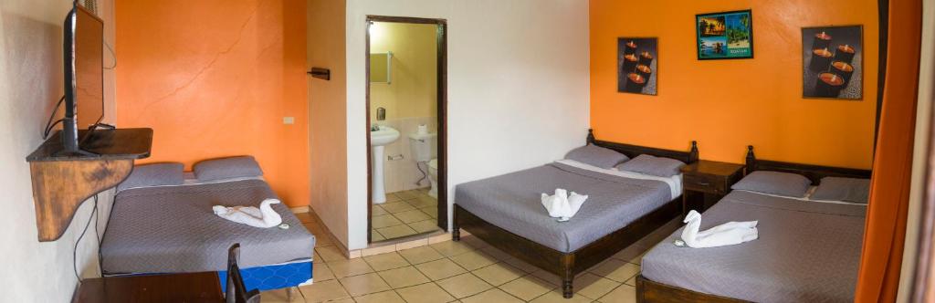 Postel nebo postele na pokoji v ubytování Berakah B&B- Central Park