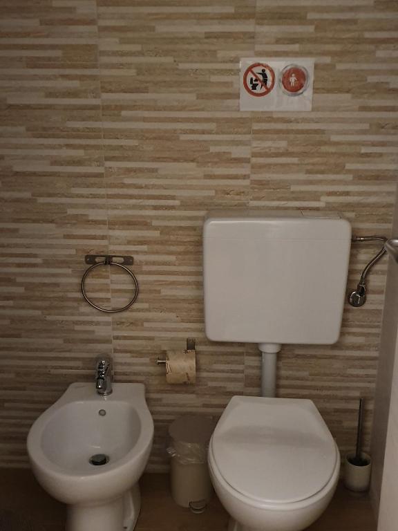 A bathroom at Al Blu Ortigia Apartments