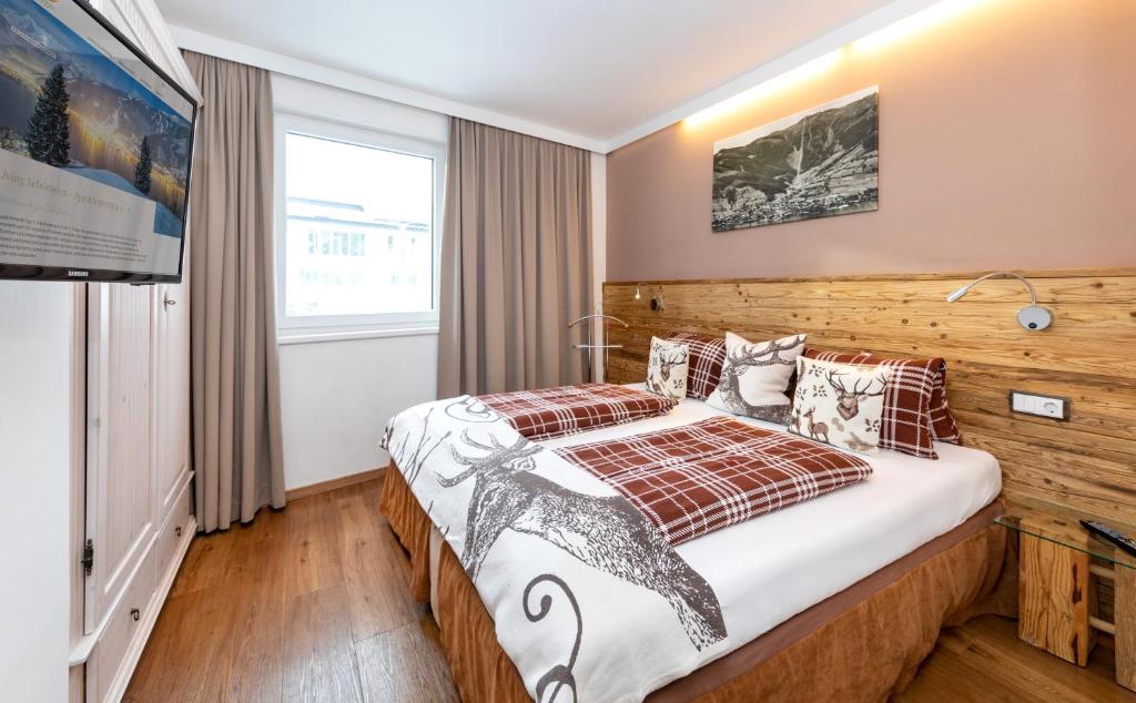 Łóżko lub łóżka w pokoju w obiekcie Appartement Living Schönwies including Zell am See-Kaprun summercard