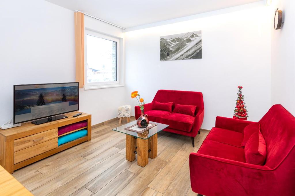 Telewizja i/lub zestaw kina domowego w obiekcie Appartement Living Schönwies including Zell am See-Kaprun summercard