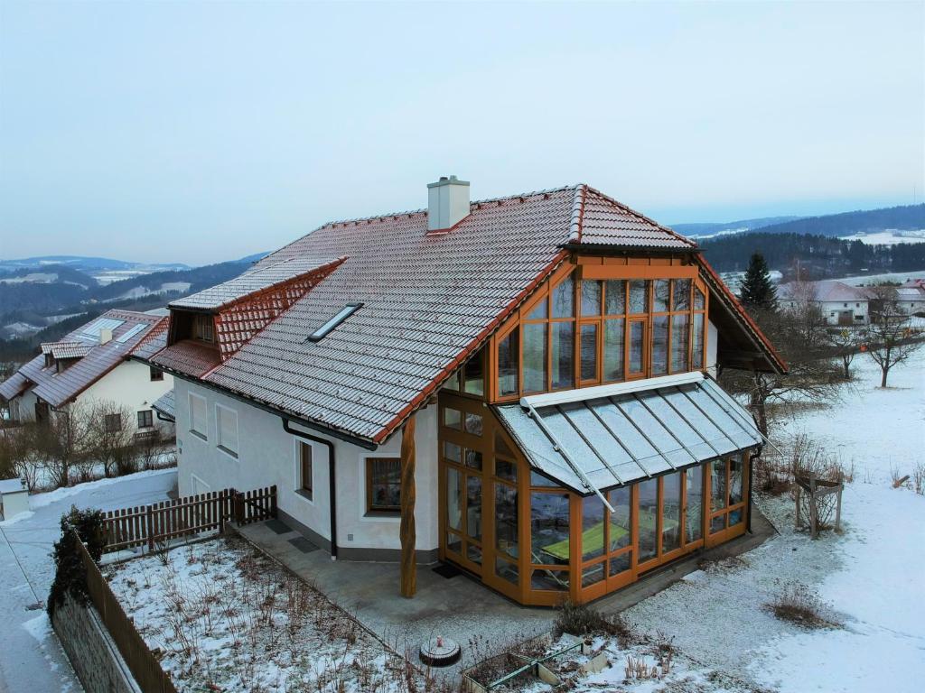 a house with a roof with snow on the ground at Wohnen mit Panoramablick in Gramastetten