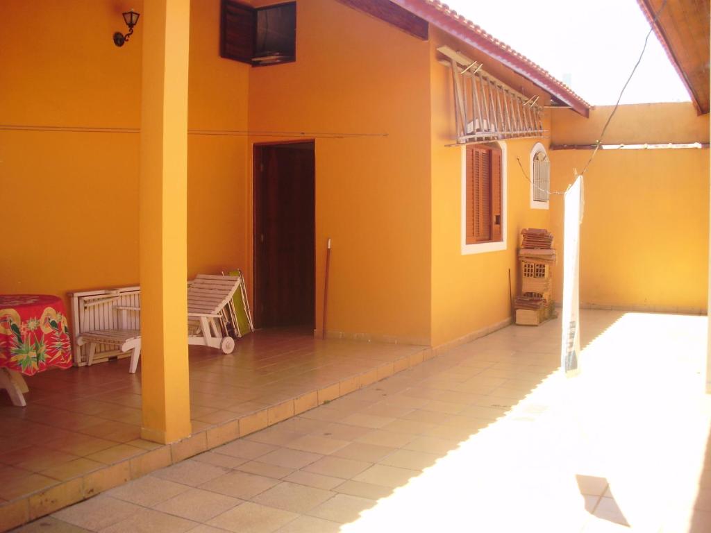  Casa 200m da praia 3 dorm. p/ 12 pessoas