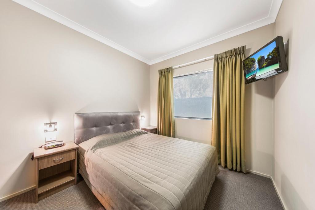 Postel nebo postele na pokoji v ubytování Cessnock Motel