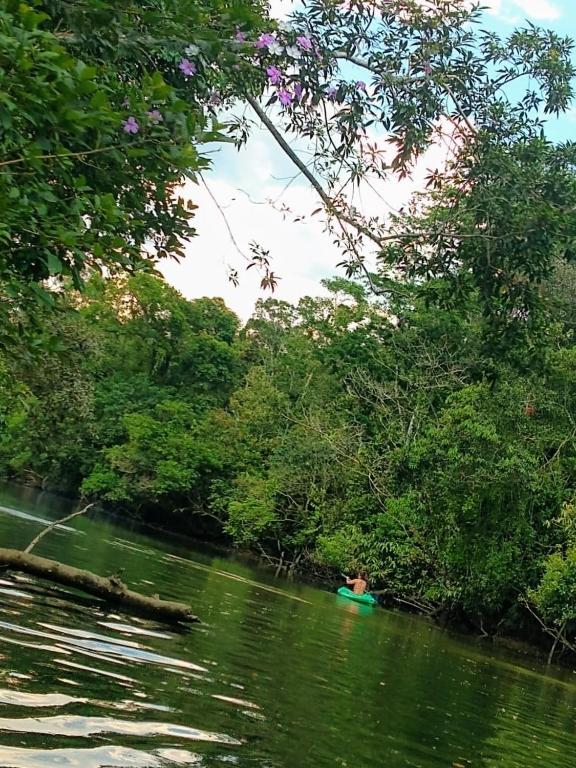  Suites próximo ao rio Jaguareguava em Bertioga