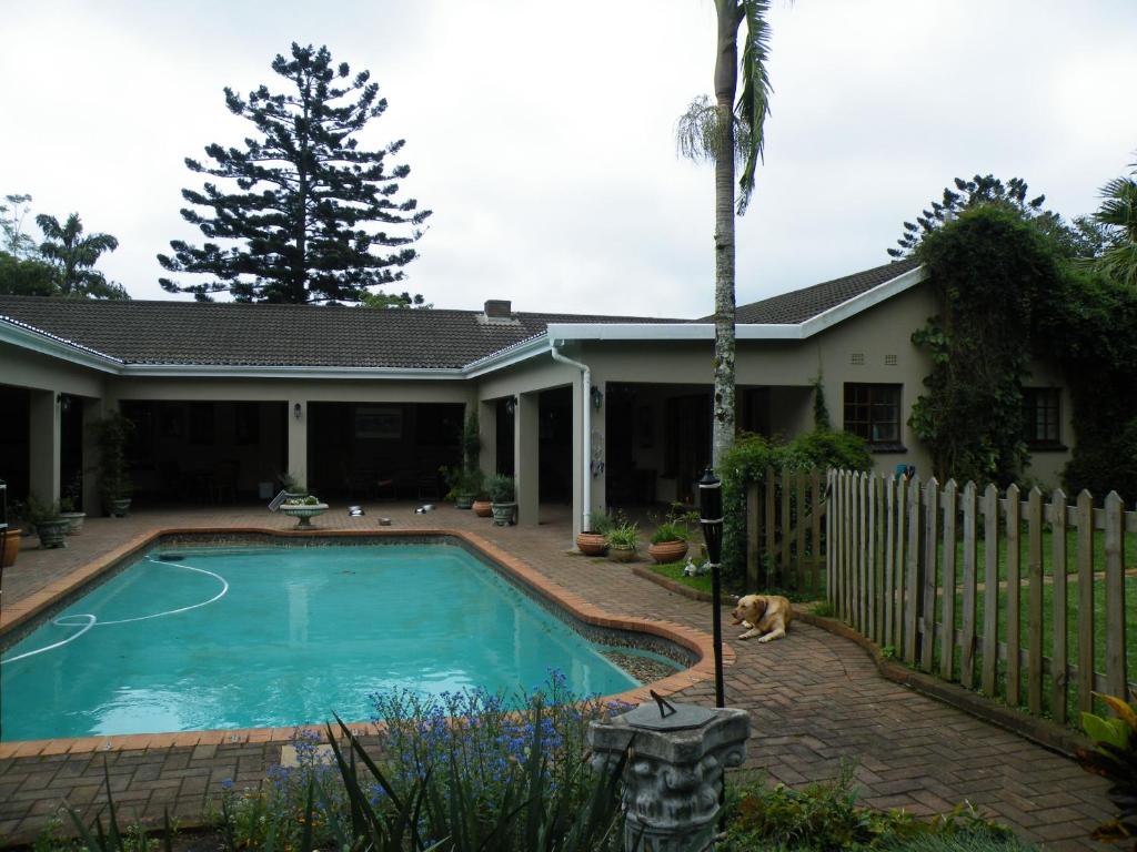 Πισίνα στο ή κοντά στο Brackens Guest House