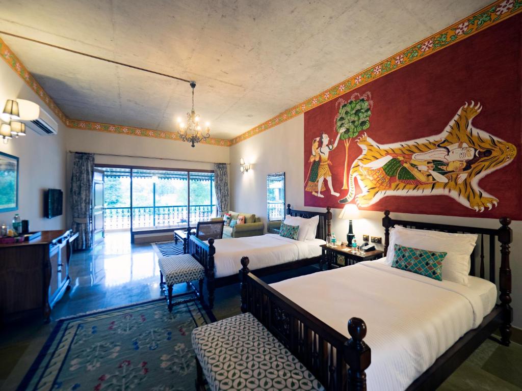 Postel nebo postele na pokoji v ubytování Tree of Life Resort & Spa Varanasi
