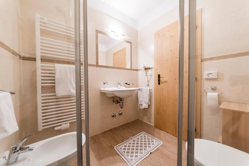 Koupelna v ubytování Garni Hotel Residence Diamant