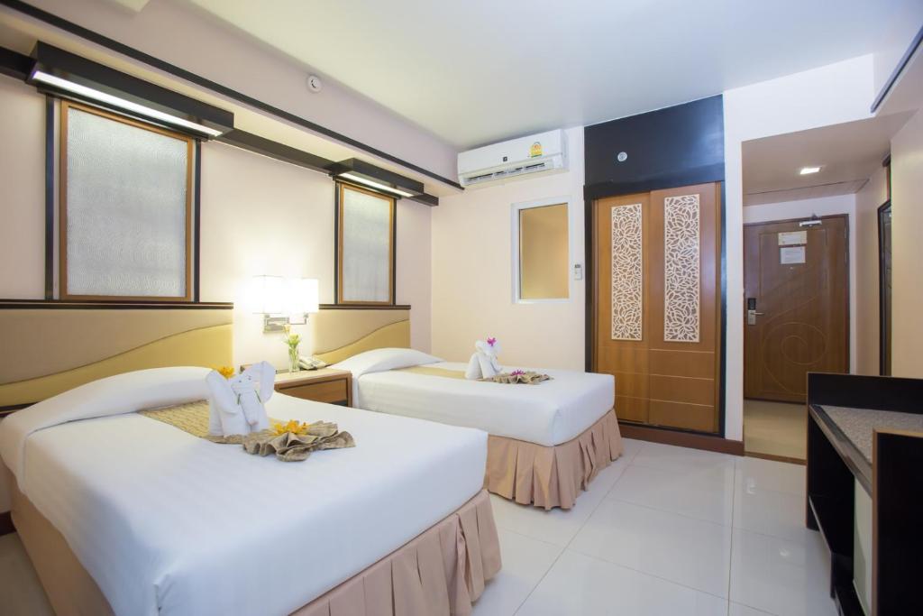 Postel nebo postele na pokoji v ubytování Asia Cha-am Hotel
