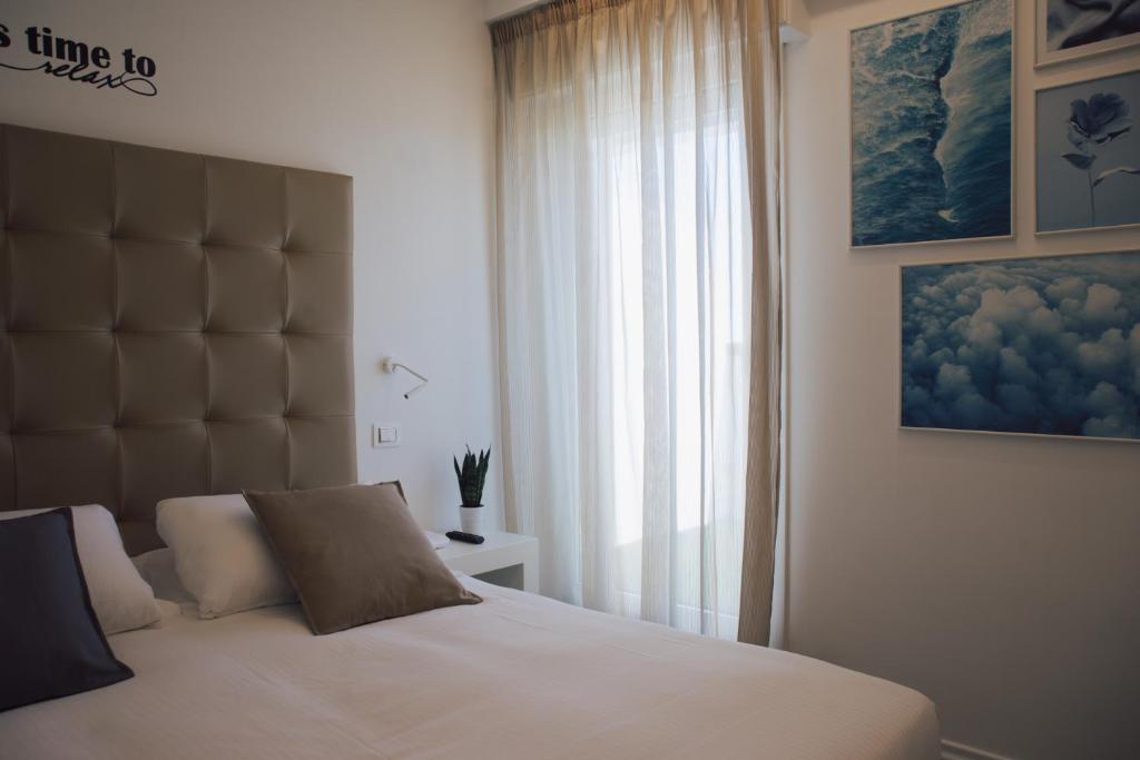Postel nebo postele na pokoji v ubytování Hotel Adlon