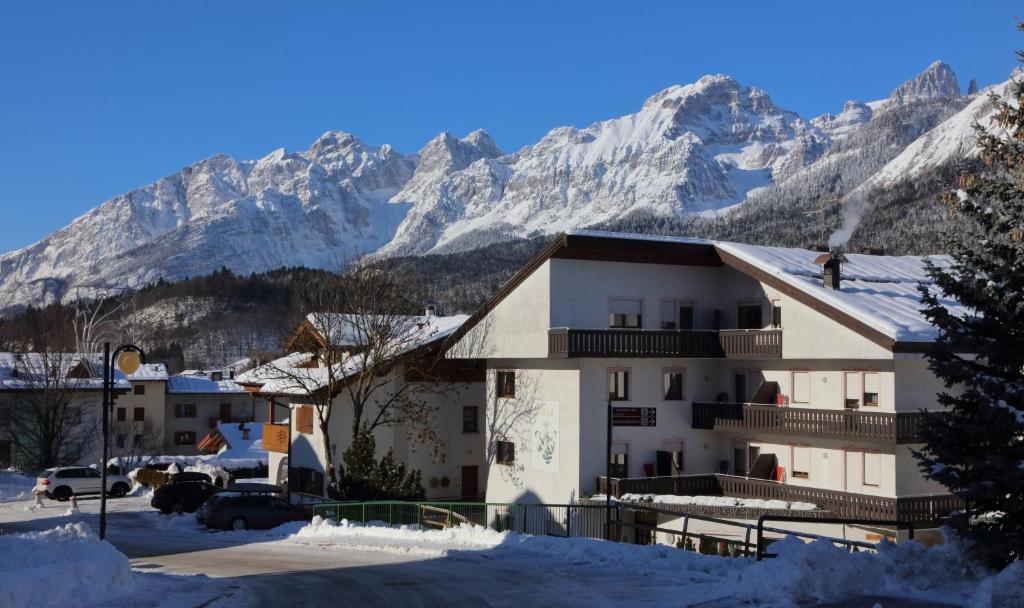 Nespecifikovaný výhled na hory nebo výhled na hory při pohledu z aparthotelu