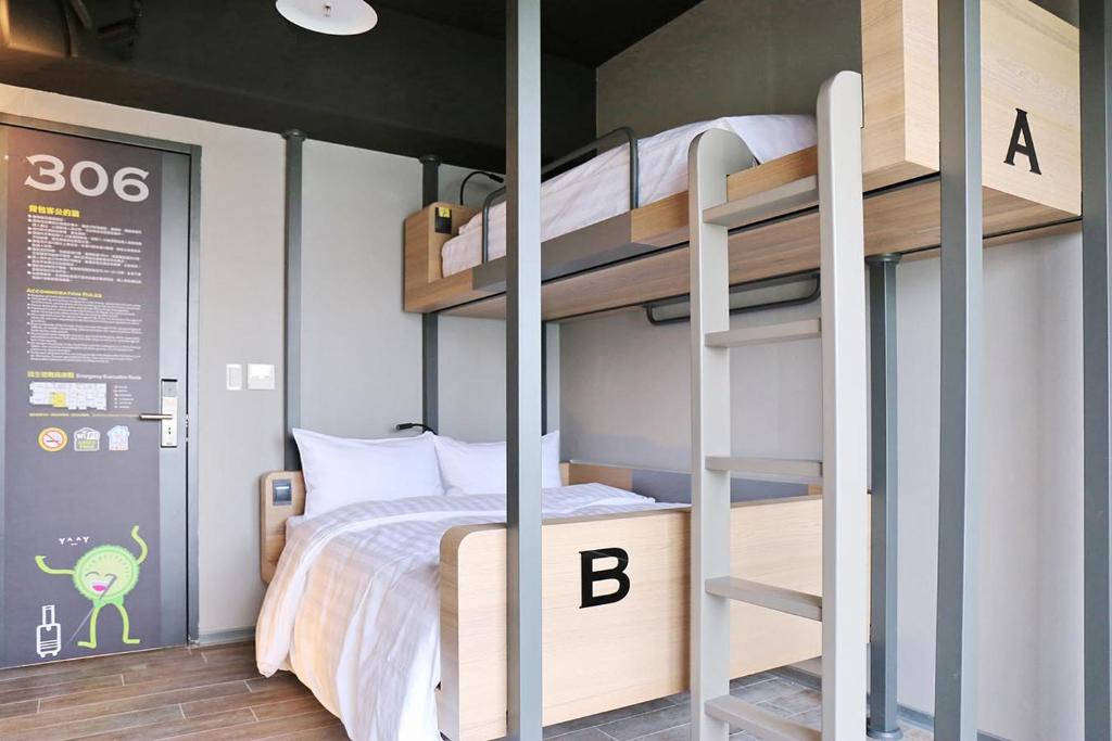 Rúm í herbergi á KIWI SHARE HOTEL ZHONGLI