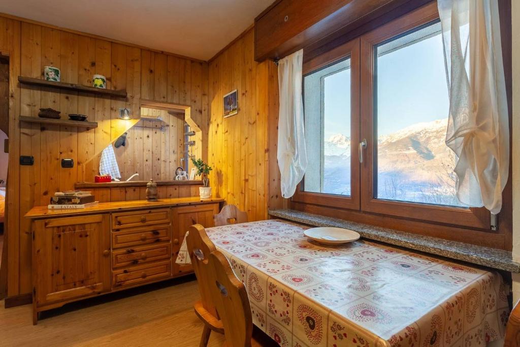 a kitchen with a table and a window at Bondine Apartments in Valle d'Aosta in Charvensod