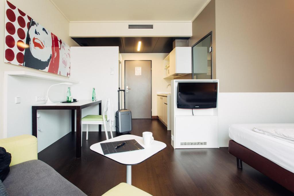 Televiisor ja/või meelelahutuskeskus majutusasutuses harry's home Linz-Urfahr hotel & apartments