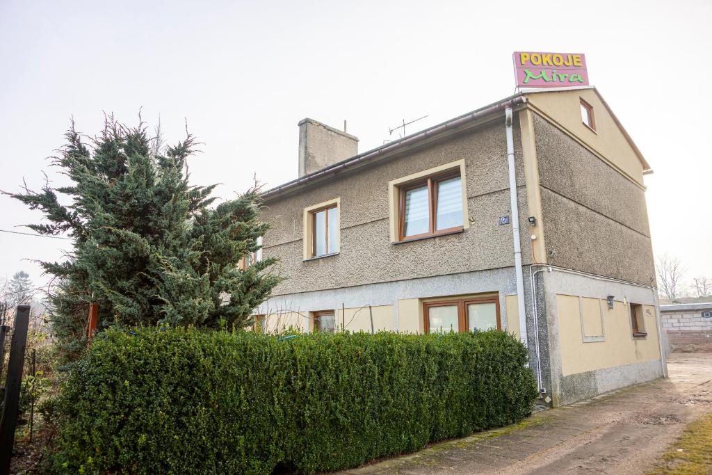 a building with a sign on the side of it at Pokoje Mira in Torzym